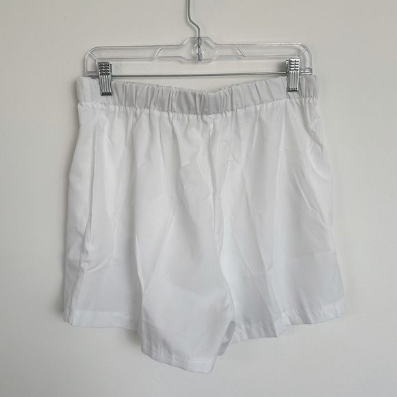 White Top + Bottom Set Size Large - Picture 10 of 11